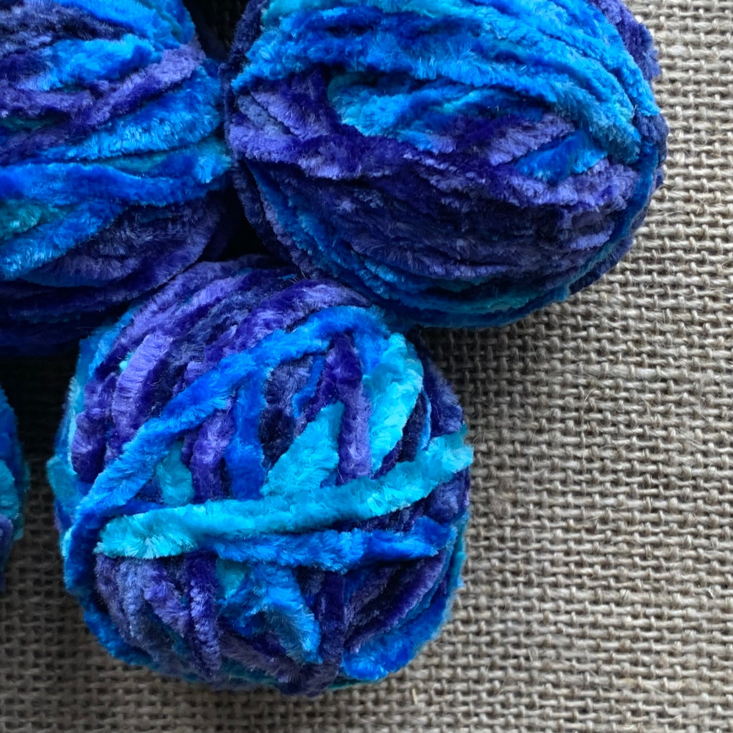 Blue Lagoon Crushed Velvet Yarn