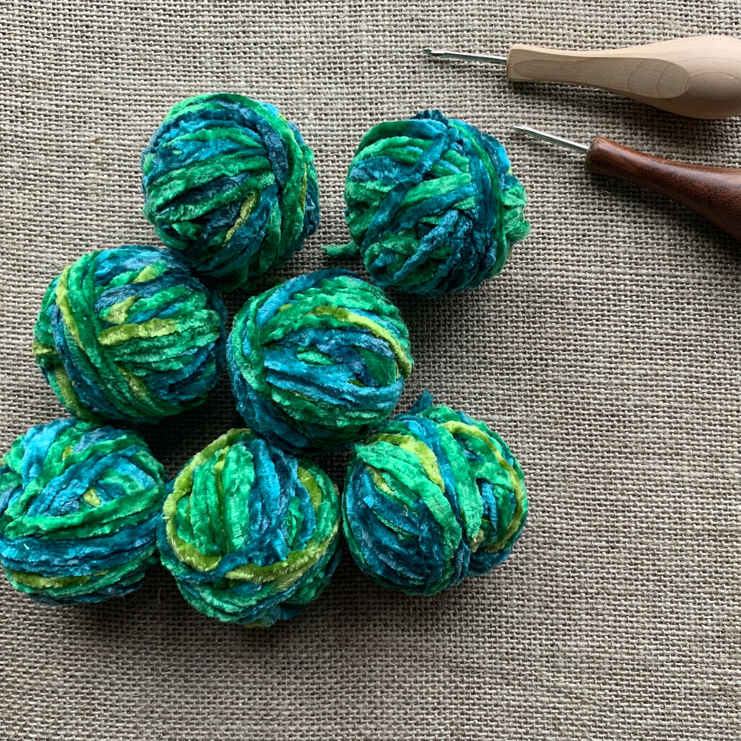 Peacock Crushed Velvet Yarn