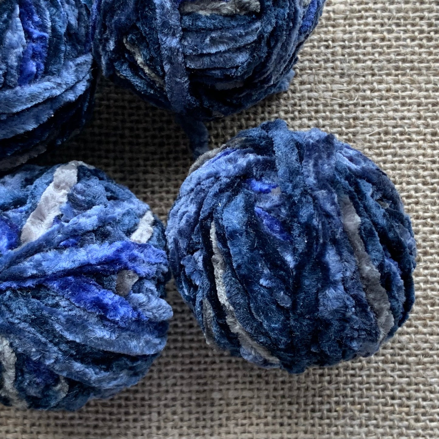 Deep Sea Crushed Velvet Yarn